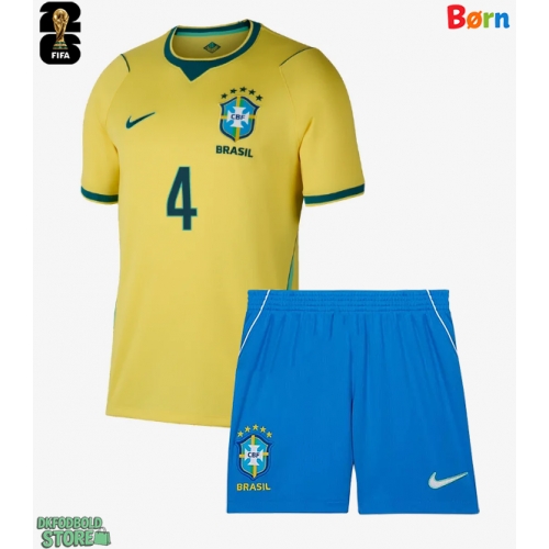 Brasilien Marquinhos #4 Replika Babytøj Hjemmebanesæt Børn VM 2026 Kortærmet (+ Korte bukser)